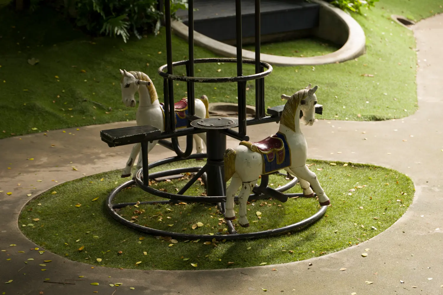 Mastering the Urban Aesthetic: How to Select the Perfect Original Urban Furniture for Your Space