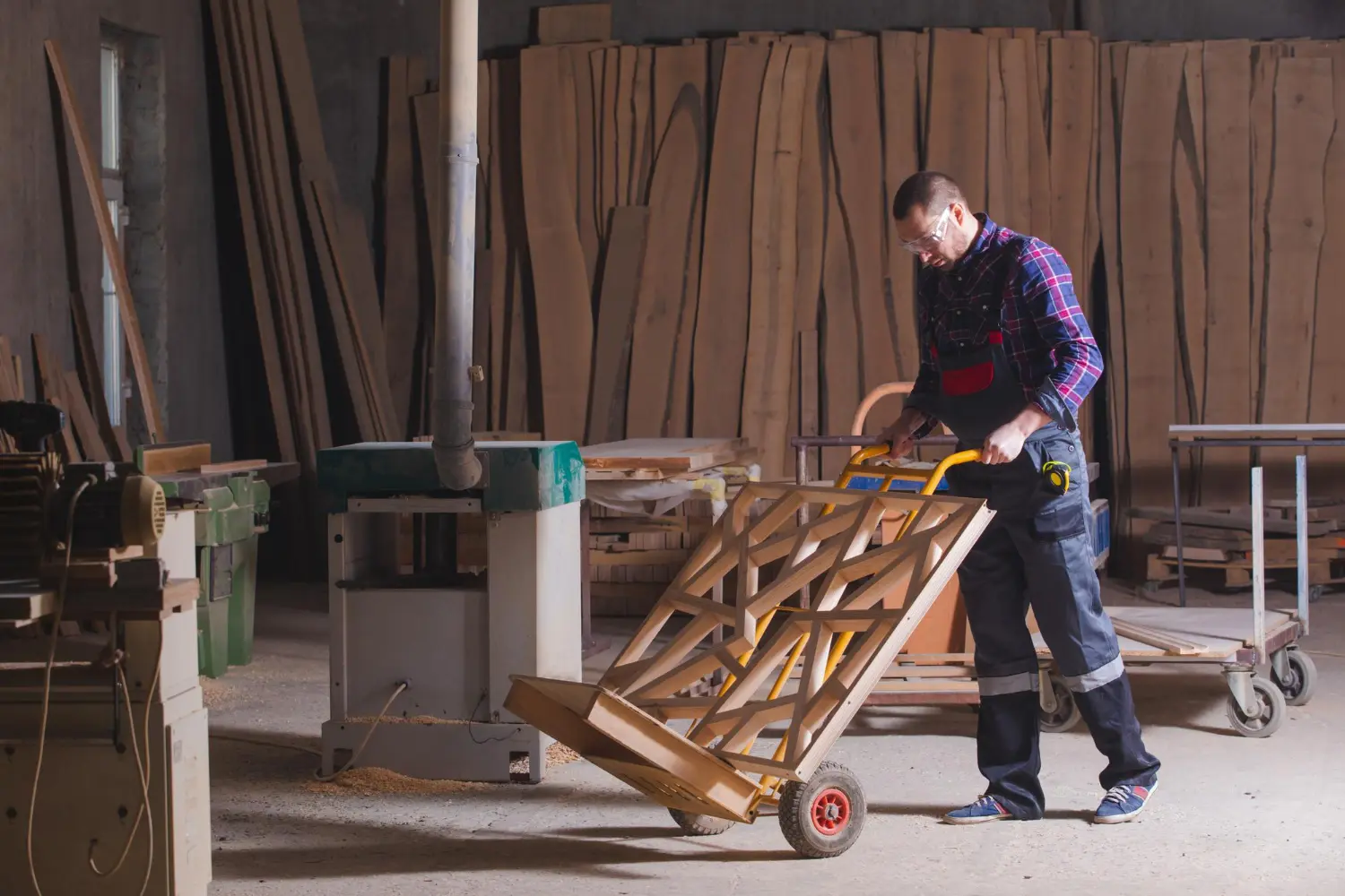Preserving Wood: Smart Tips to Maximize the Longevity of Your Street Furniture